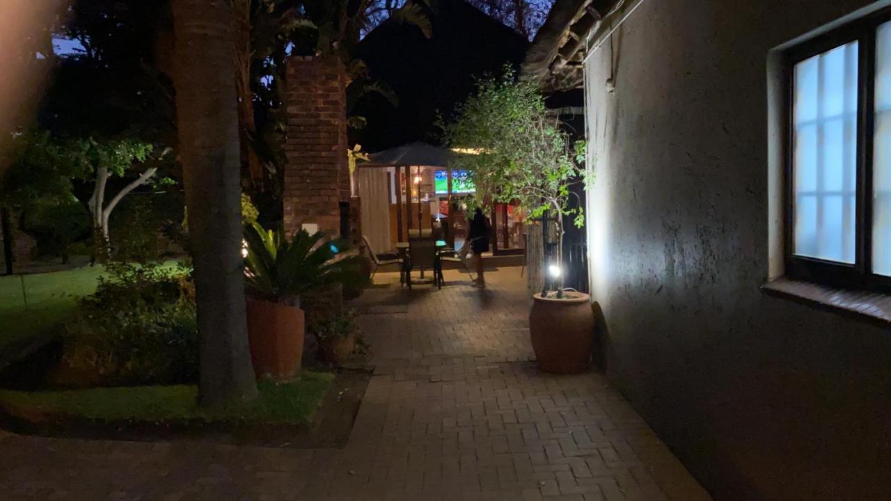 Safari Club Guest Lodge Or Tambo International Airport كمبتون بارك المظهر الخارجي الصورة