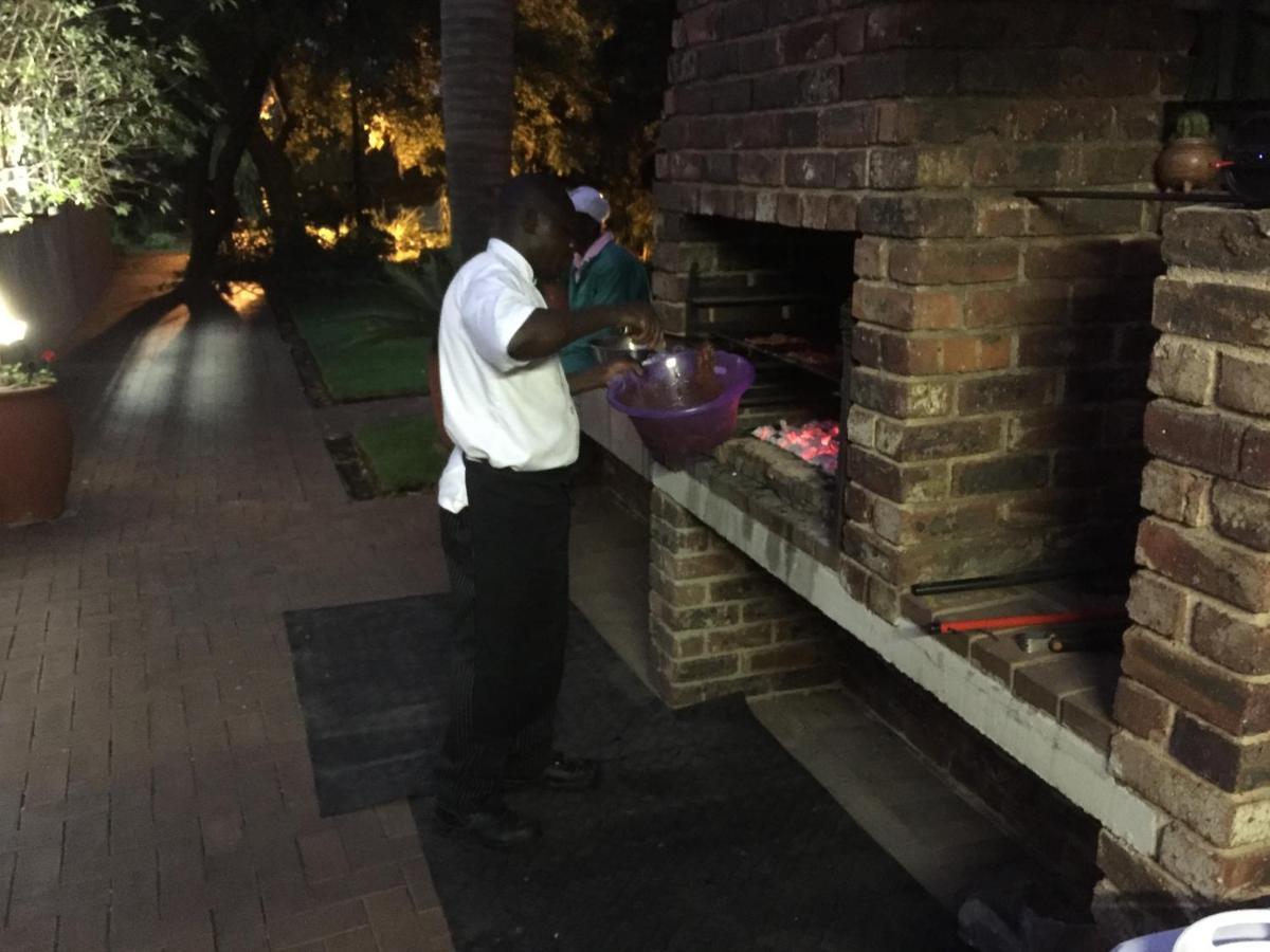 Safari Club Guest Lodge Or Tambo International Airport كمبتون بارك المظهر الخارجي الصورة