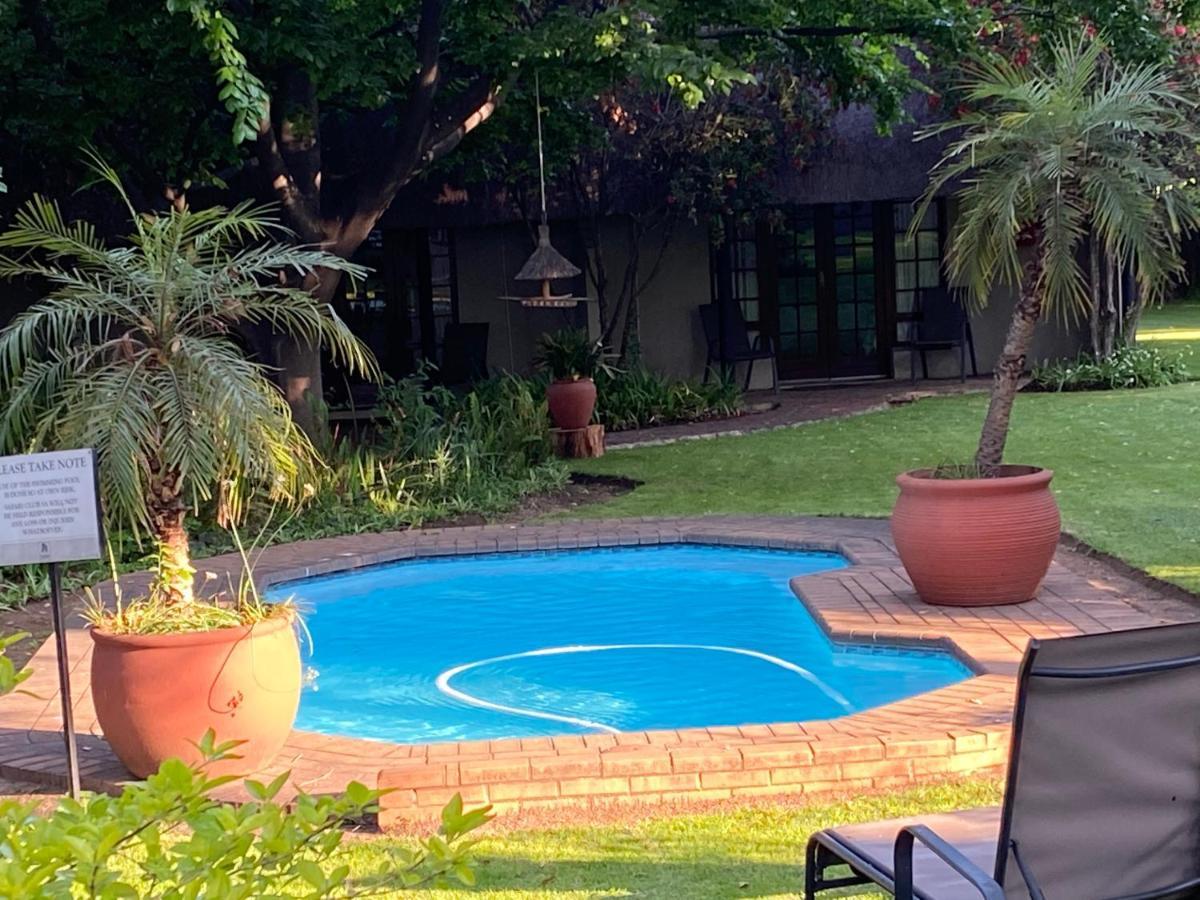 Safari Club Guest Lodge Or Tambo International Airport كمبتون بارك المظهر الخارجي الصورة
