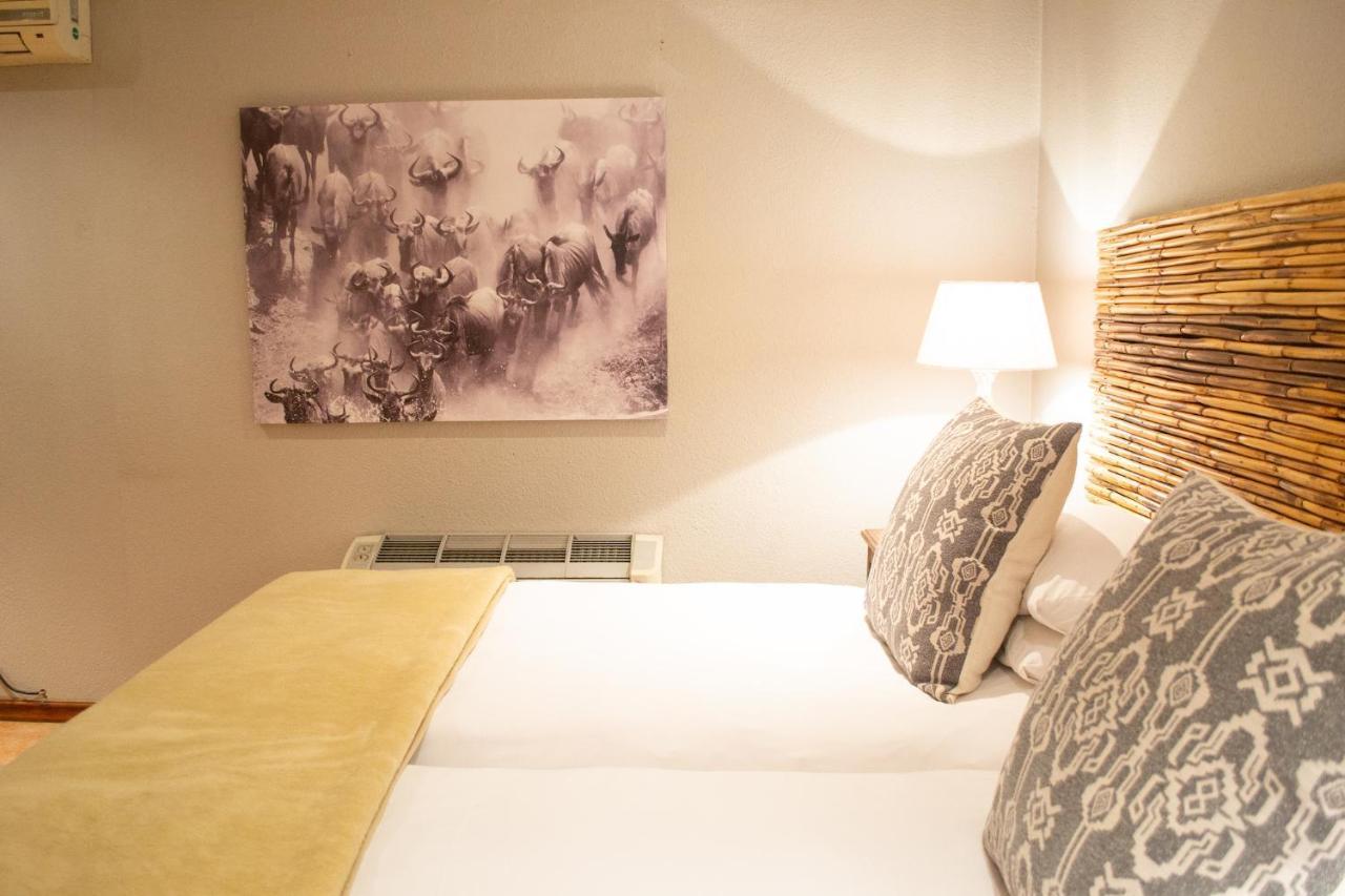 Safari Club Guest Lodge Or Tambo International Airport كمبتون بارك المظهر الخارجي الصورة
