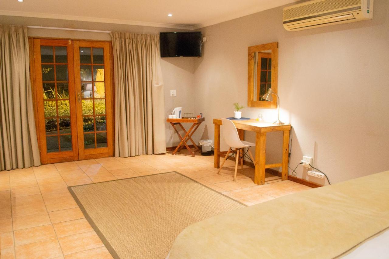 Safari Club Guest Lodge Or Tambo International Airport كمبتون بارك المظهر الخارجي الصورة