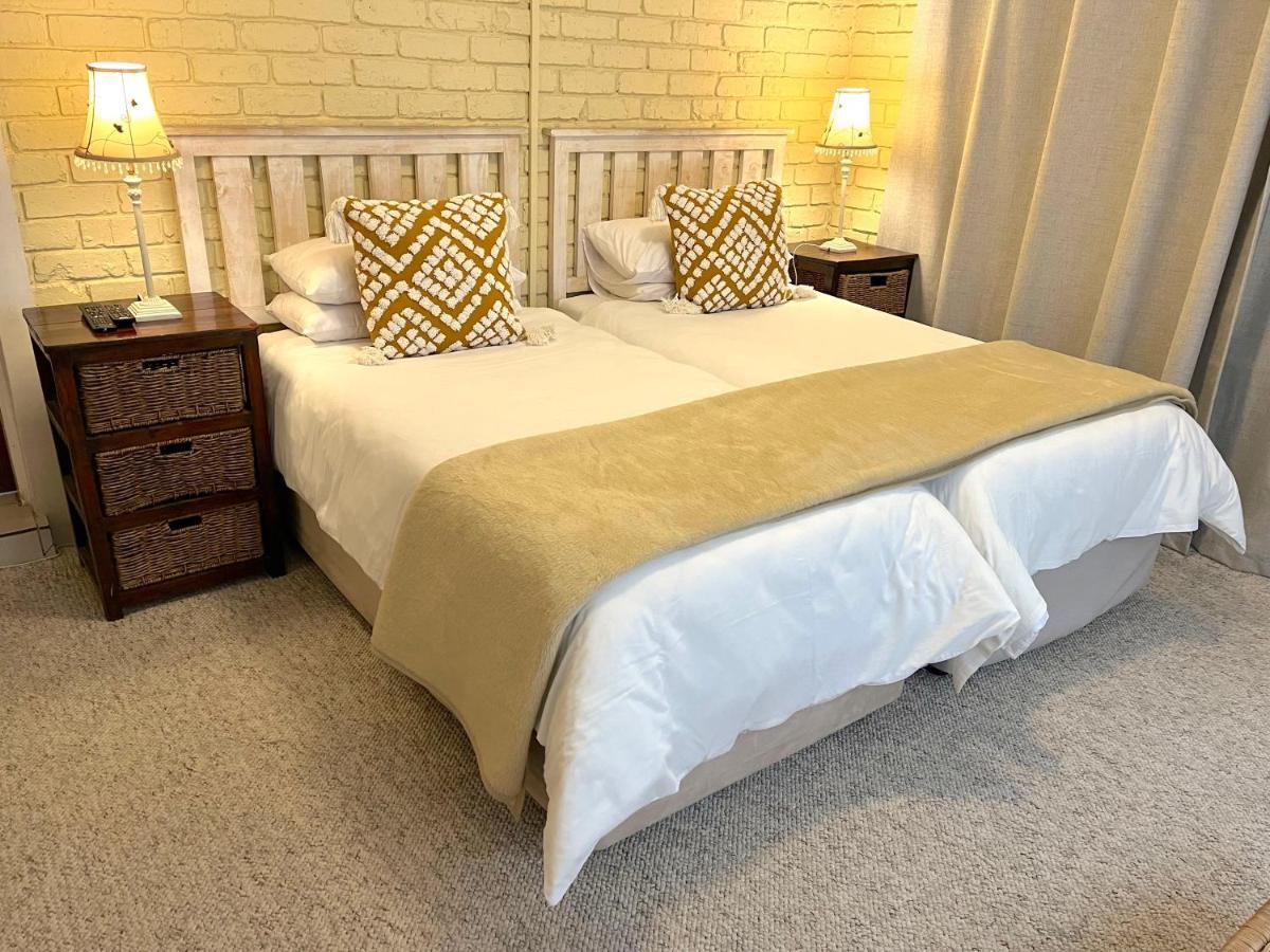 Safari Club Guest Lodge Or Tambo International Airport كمبتون بارك المظهر الخارجي الصورة