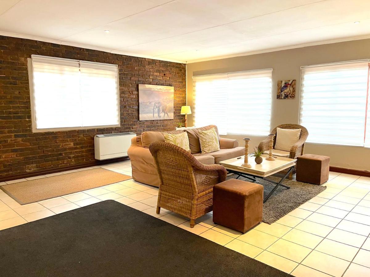 Safari Club Guest Lodge Or Tambo International Airport كمبتون بارك المظهر الخارجي الصورة