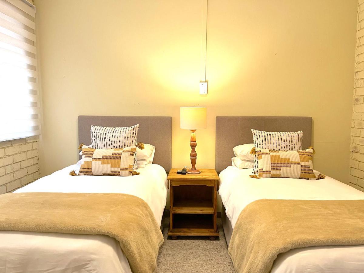 Safari Club Guest Lodge Or Tambo International Airport كمبتون بارك المظهر الخارجي الصورة