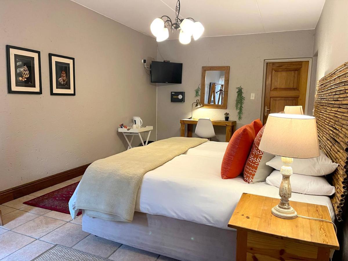 Safari Club Guest Lodge Or Tambo International Airport كمبتون بارك المظهر الخارجي الصورة