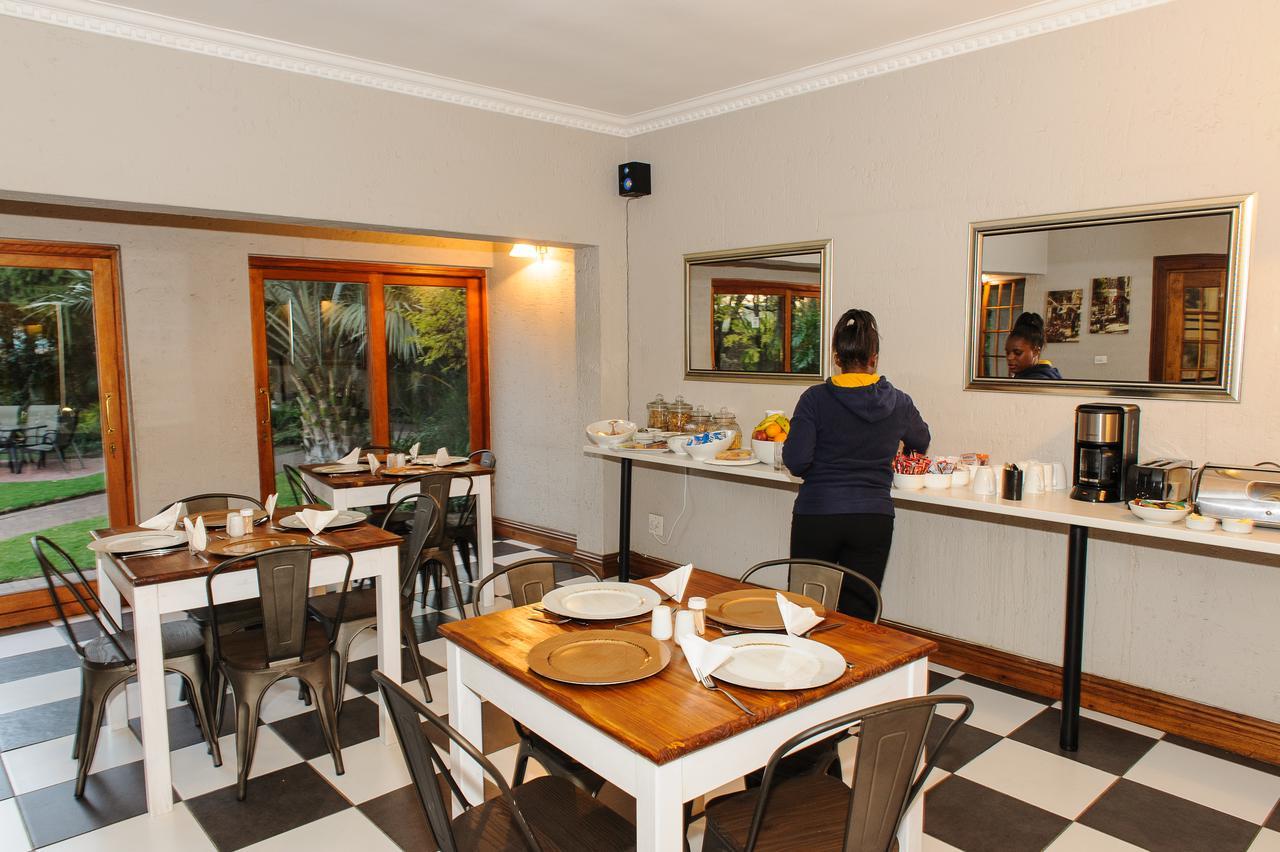 Safari Club Guest Lodge Or Tambo International Airport كمبتون بارك المظهر الخارجي الصورة